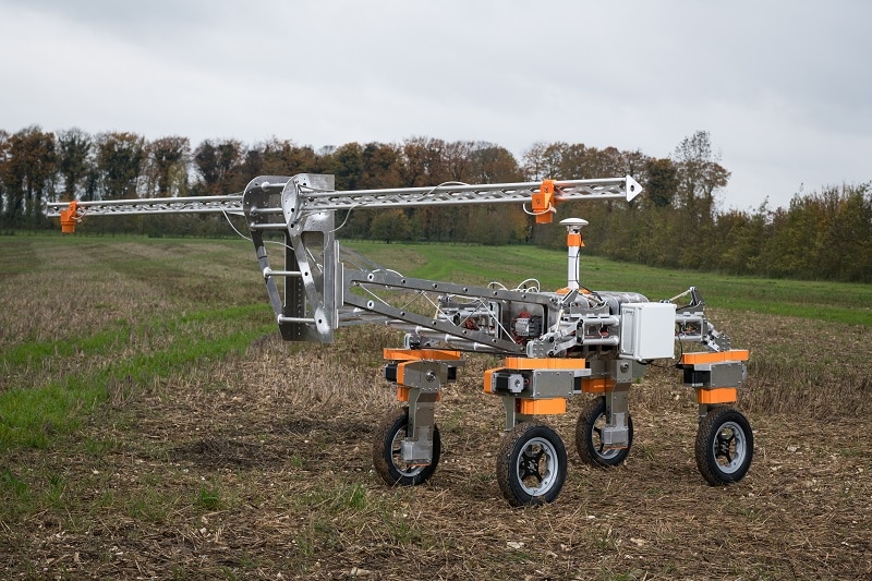 Small Robot Company zaps weeds with world’s first non-chemical robotic weeder