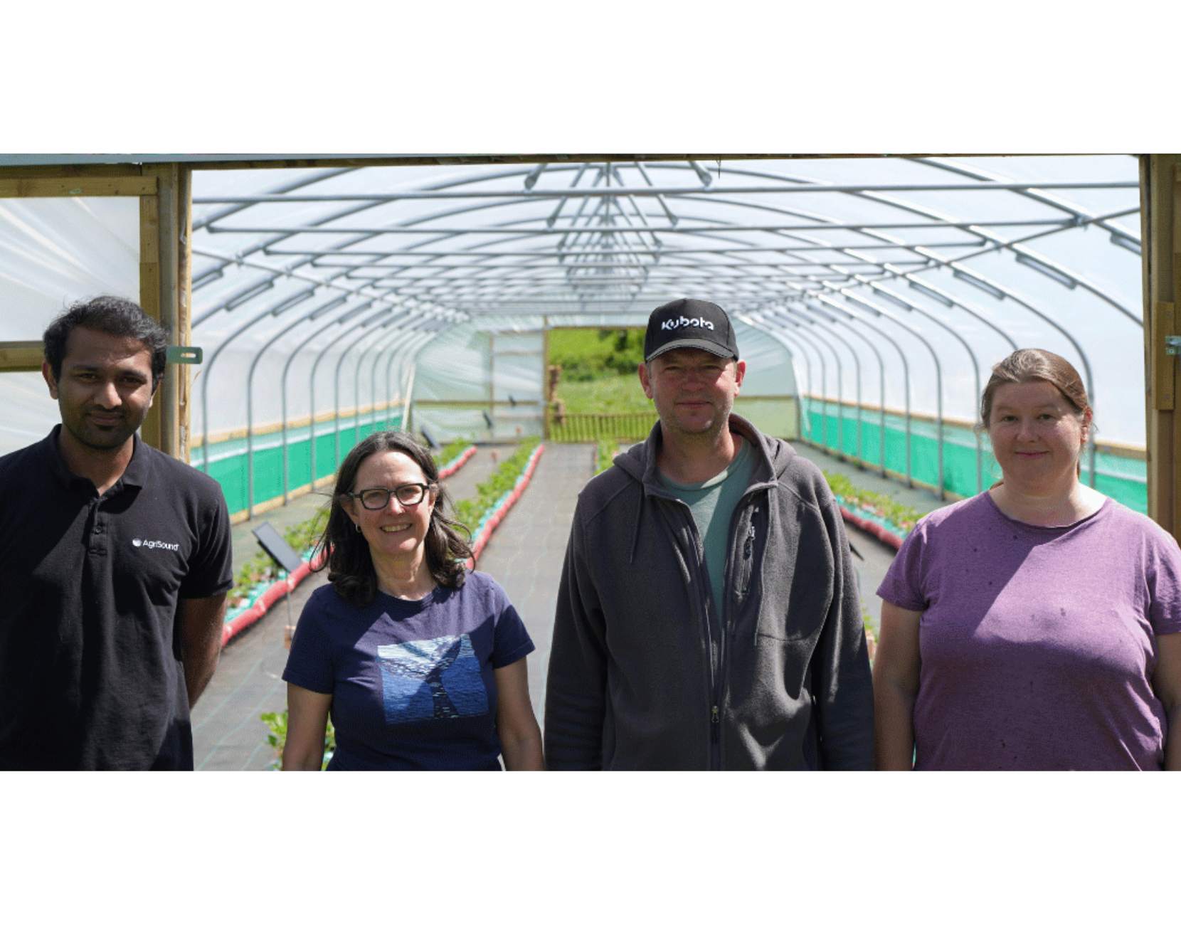 Teams AgriSound, PheroSyn Ltd, and commercial grower Oakford Farm