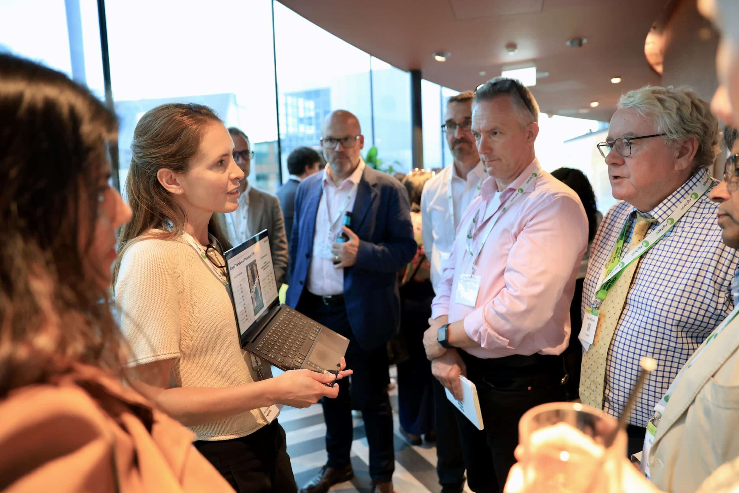 Bianca Forte of SugaROx giving one of the roving carousel pitches